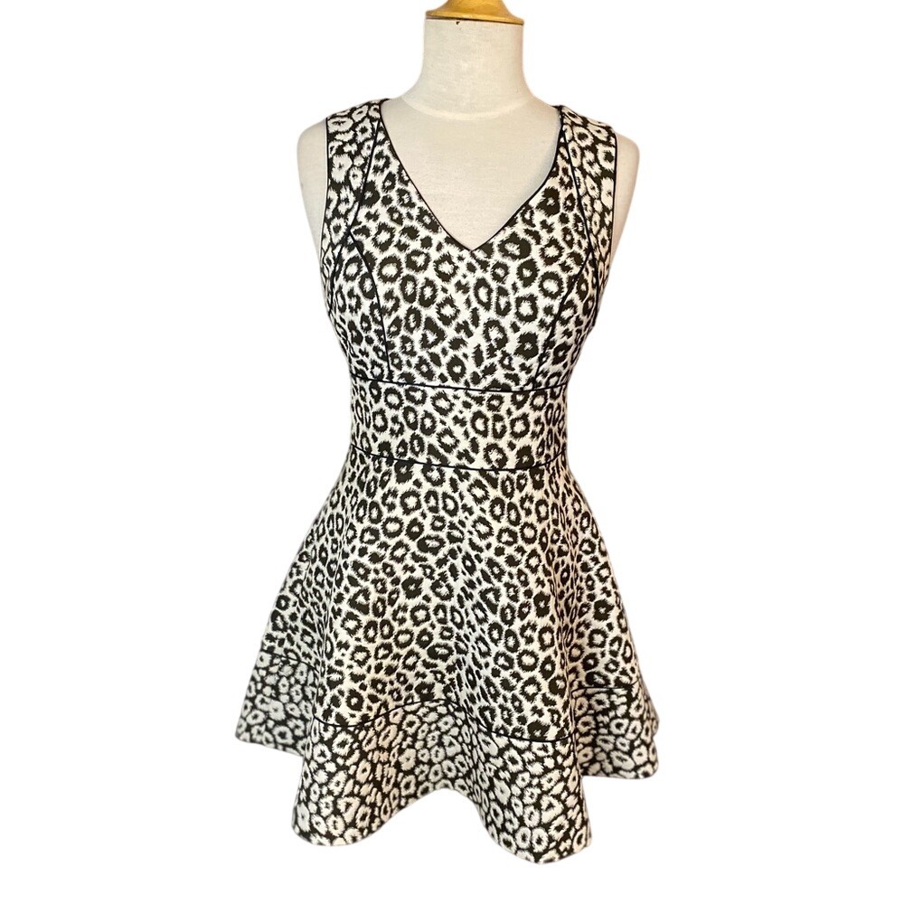Banana Republic White Leopard Print Dress Black & White exposed Zipper Size 2